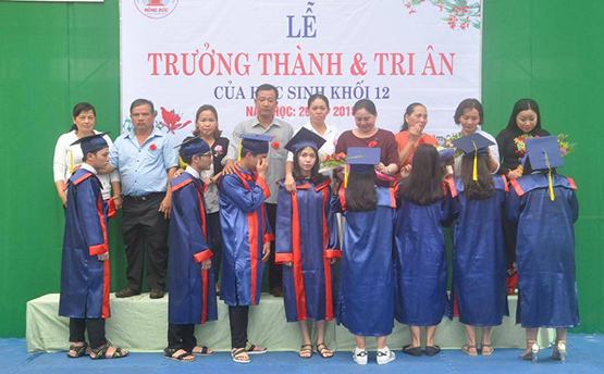 Lễ tri ân và trưởng thành tại Trường THCS-THPT Hồng Đức