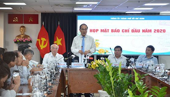 Đặt hàng cho báo chí về sự phát triển của thành phố