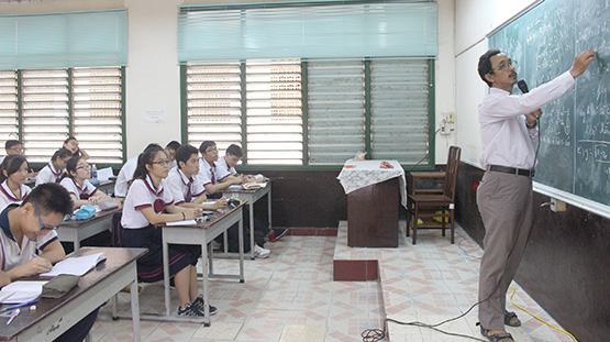 Nhiều tranh cãi về Luật Giáo dục