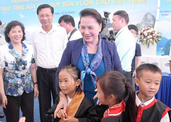 Tặng ngôi trường hơn 8 tỷ đồng cho HS dân tộc Dao