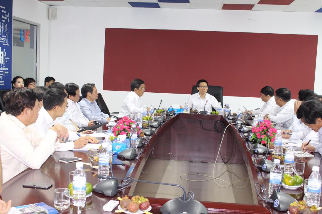 Phó Thủ tướng Vũ Đức Đam làm việc với ĐH Đà Nẵng