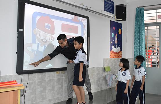 Sử dụng thông tin minh họa trên mạng Internet vào dạy học phải phù hợp với độ tuổi người học