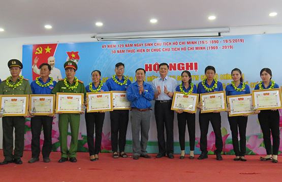 Tuyên dương thanh niên, nhà giáo trẻ làm theo lời Bác