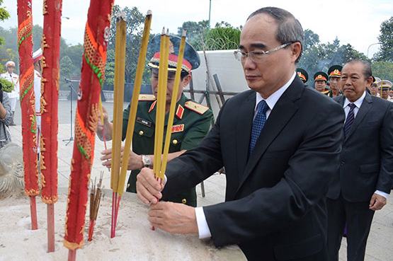 Lãnh đạo TP.HCM: Dâng hoa, dâng hương tưởng niệm các anh hùng liệt sĩ