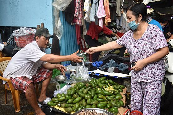 TP.HCM khuyến khích người trên 60 tuổi hạn chế ra khỏi nhà