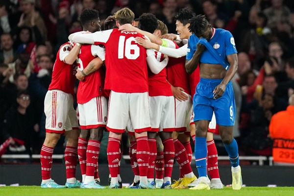 23h45 ngày 27/10, sân Phillips, bảng A Europa League, PSV Eindhoven – Arsenal: 1 điểm là đủ