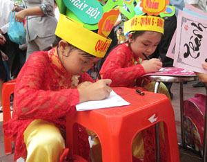 240 học sinh tham gia “Em tập viết đúng, viết đẹp”