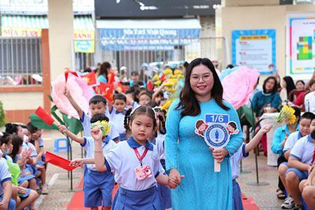 Gỡ khó trong tuyển dụng giáo viên tiếng Anh, tin học