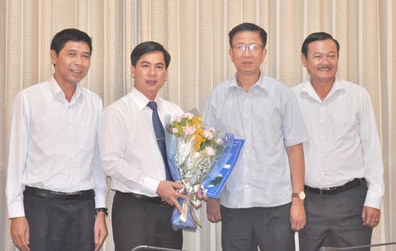 Trao quyết định cho nhiều cán bộ