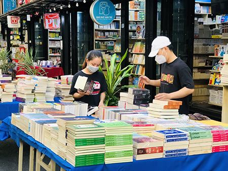 Tủ sách truyền cảm hứng cho giới trẻ