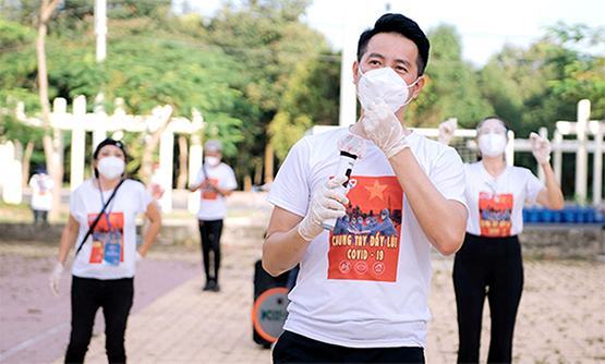 Thơ nhạc tạo “vắc-xin” chống dịch