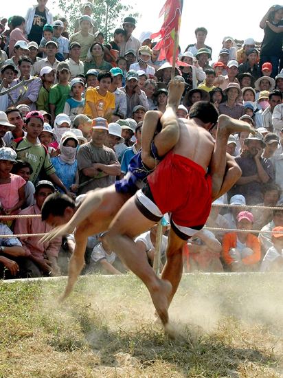 Bản sắc văn hóa qua trò chơi dân gian