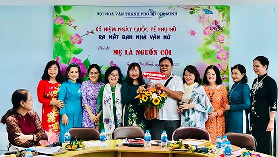 Thế mạnh trong sáng tác của các nhà thơ nữ