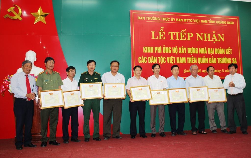 Ủng hộ xây nhà Đại đoàn kết trên quần đảo Trường Sa