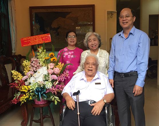 TP.HCM: Lãnh đạo TP thăm các nhà giáo tiêu biểu