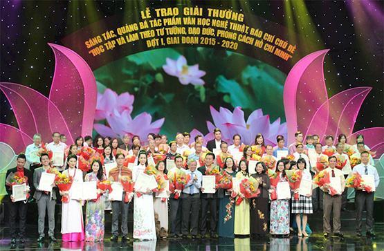 Trao giải thưởng văn học, báo chí về học tập Bác