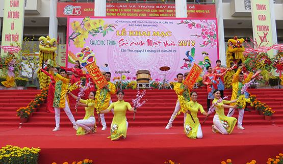 Khai mạc chương trình “Sắc xuân miệt vườn”