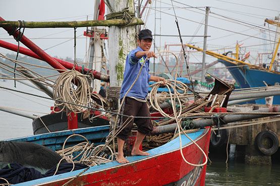 Bão số 4 đổ bộ, Quảng Trị cấm biển