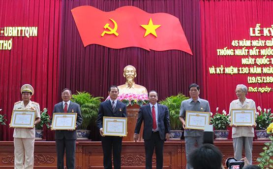 Cần Thơ trao Huy hiệu Đảng cho 6 đồng chí
