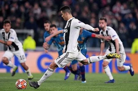 Sarri không can thiệp chuyện đá phạt của Ronaldo