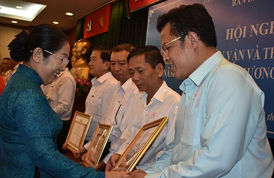 Người làm công tác dân vận không thể yếu kém