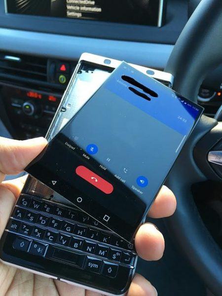 BlackBerry KeyOne bị tố lỗi dễ bong màn hình