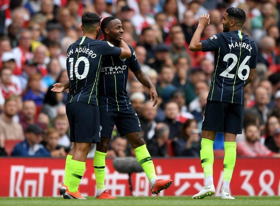 Guardiola thúc giục Sterling gia hạn hợp đồng