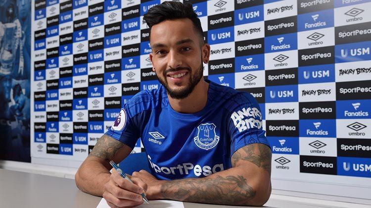 Walcott rời Arsenal, gia nhập Everton