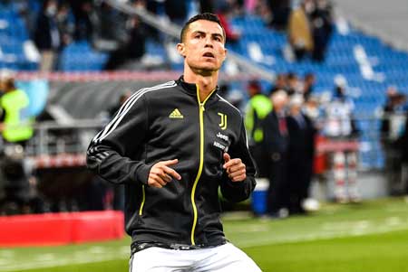 HLV Allegri giải thích lý do vì sao Cristiano Ronaldo muốn ngồi dự bị