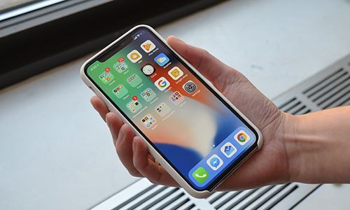 iPhone X bị tố lỗi rè loa