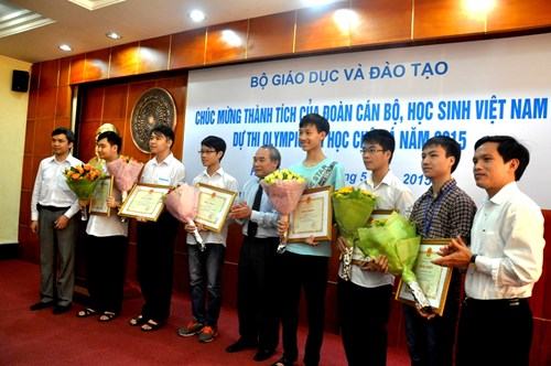 3 học sinh Việt Nam đạt điểm tuyệt đối tại Olympic Tin học châu Á 2015