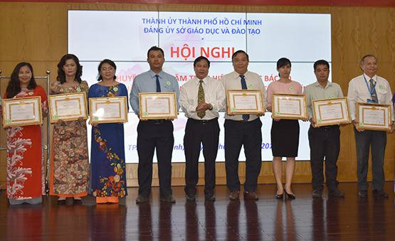 Thầy, cô giáo phải nêu gương cho HS