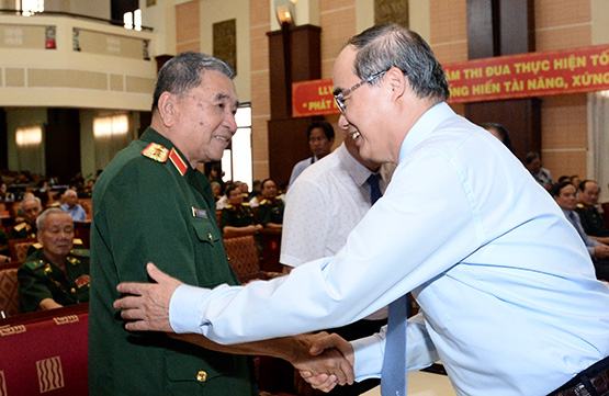 Lãnh đạo TP.HCM gặp mặt cán bộ quân đội nghỉ hưu