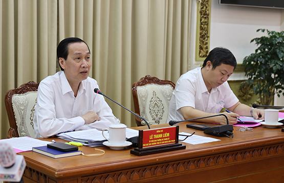 Người nhập cảnh ngắn ngày: Không tham gia dịch vụ karaoke, bar, vũ trường