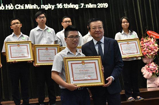 Mỗi trường phải phát hiện, bồi dưỡng “hiền tài”!