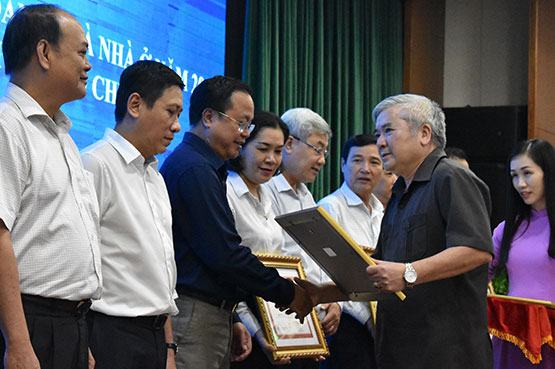 Dân số tại TP.HCM: Quận giảm, huyện tăng cao