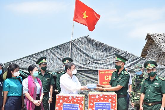 Căng mình chống dịch ở biên giới