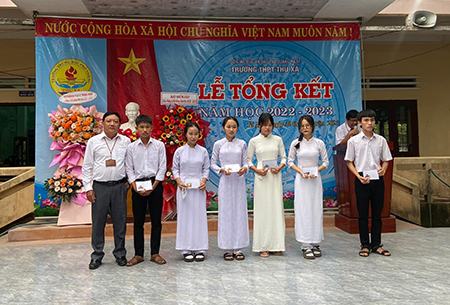 Thầy Hy của người nghèo