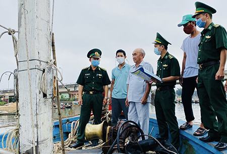 Nỗ lực cùng ngư dân “gỡ thẻ vàng”