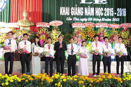 Hơn 2.700 tân sinh viên, học viên ngành y dược vào năm học mới