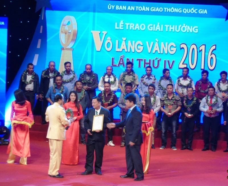 59 tài xế được trao tặng giải thưởng “Vô lăng vàng năm 2016”