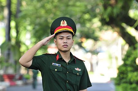 Chàng trung úy chuyên “săn” giải thưởng