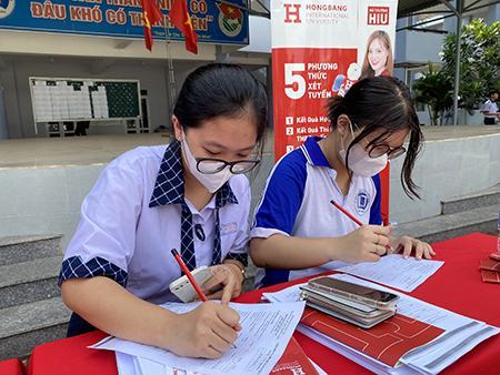 Đại học Quốc tế Hồng Bàng tiếp sức sĩ tử ôn thi tốt nghiệp