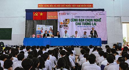 “Cùng bạn chọn nghề cho tương lai” cho học sinh Bình Thuận