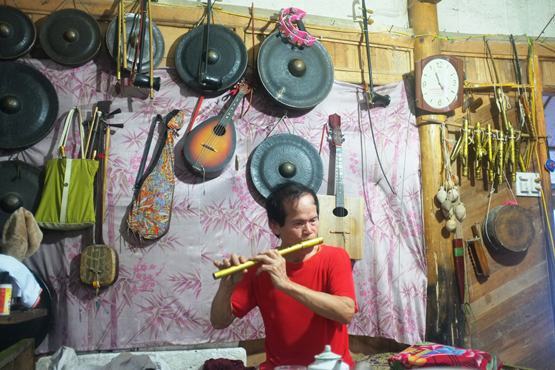 Khua lại tiếng cồng chiêng miền sơn cước