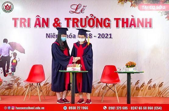 Trường Tiểu học – THCS – THPT Hoa Sen: Nhiều cảm xúc trong buổi lễ tri ân và trưởng thành trực tuyến