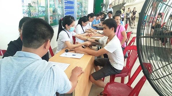 Nhà giáo hiến máu tình nguyện