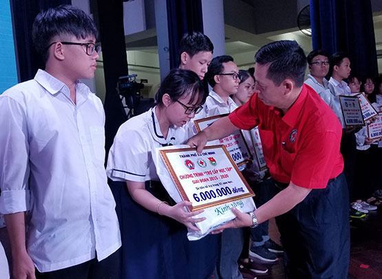 Chăm lo hoạt động nhân đạo trường học