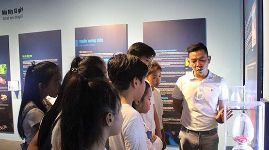 Đến triển lãm “Tác hại của ma túy” để nói không với ma túy