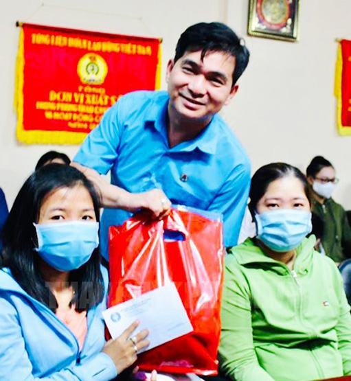 Hỗ trợ gần 900 triệu đồng cho giáo viên mầm non